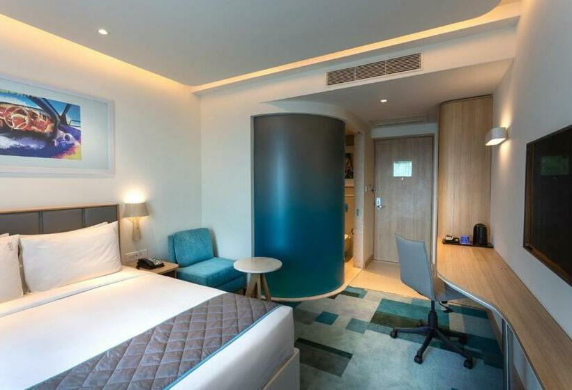 חדר סטנדרט עם מיטת קווין, Holiday Inn Express & Suites Bengaluru Old Madras Road, An Ihg