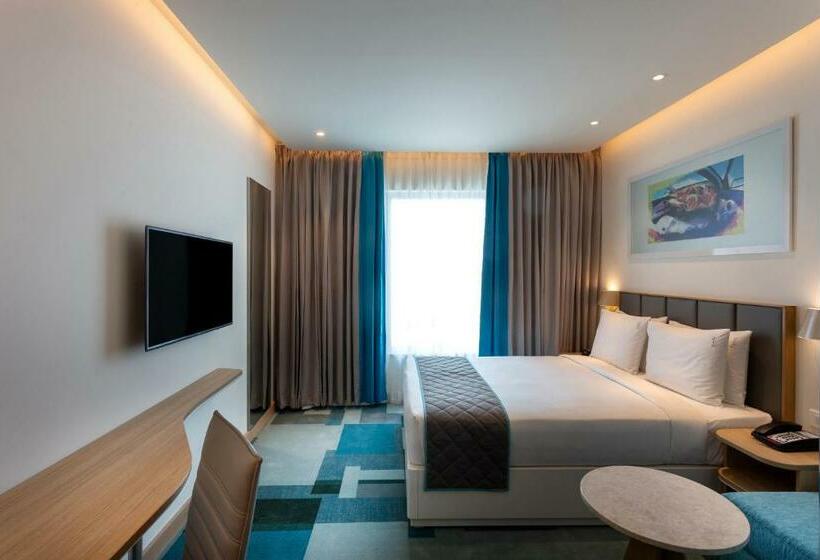 带特大床的标准间, Holiday Inn Express & Suites Bengaluru Old Madras Road, An Ihg