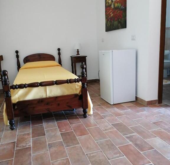 חדר סטנדרט לשלושה עם נוף לגינה, Il Podere Di Sole