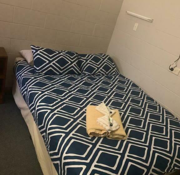 غرفة إقتصادية, The Railway