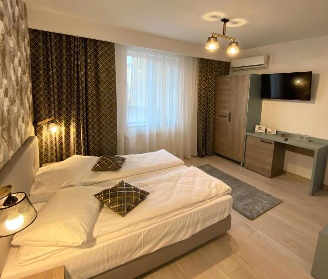 اتاق سوپریور, Adi&nicol