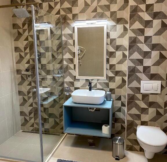 اتاق سوپریور سه تخته, Adi&nicol