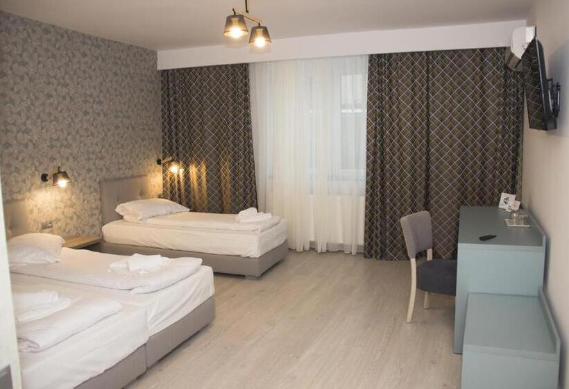 اتاق سوپریور سه تخته, Adi&nicol