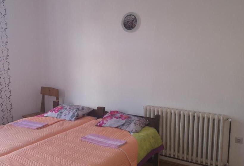 اتاق استاندارد چهار تخته, Etno Konak Angela