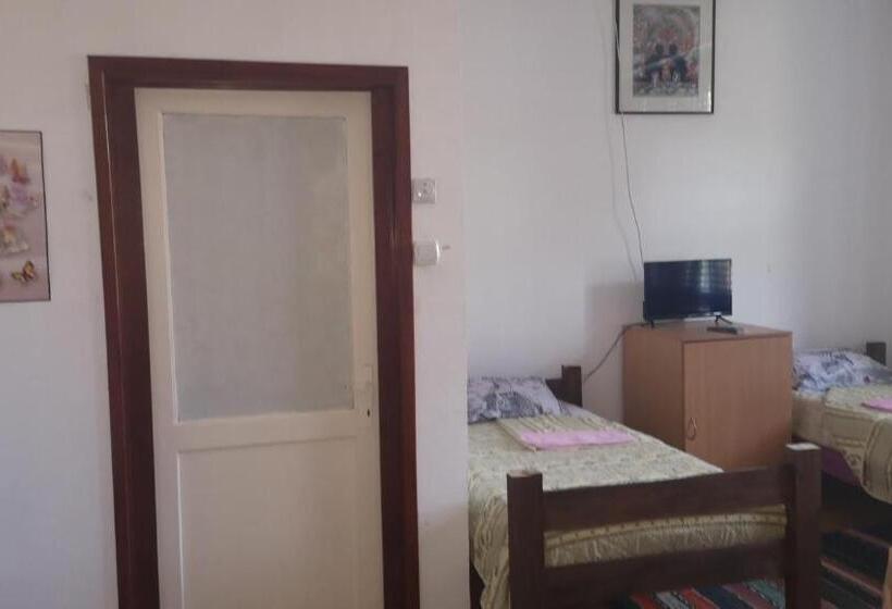 اتاق استاندارد چهار تخته, Etno Konak Angela