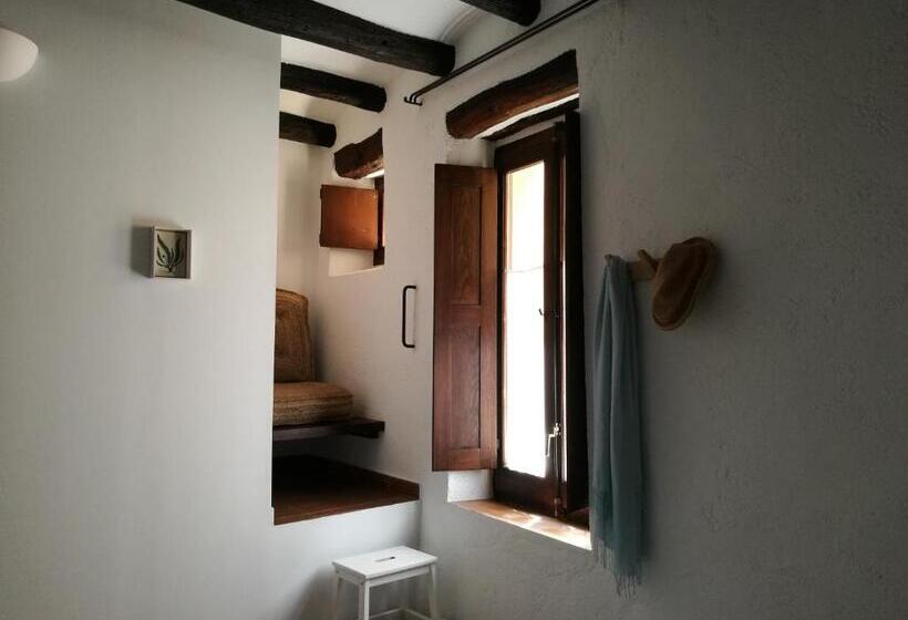 基本间, Hostal Blavet