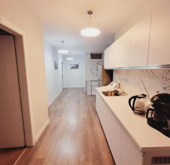 اتاق استاندارد یک نفره, Nuestra Casa