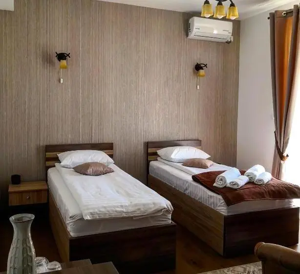 اتاق لوکس با چشمانداز باغ, Pensiunea Casa Hortopan