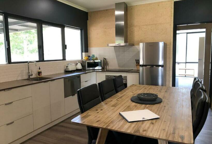 בקתת חדר, Tanah Marah