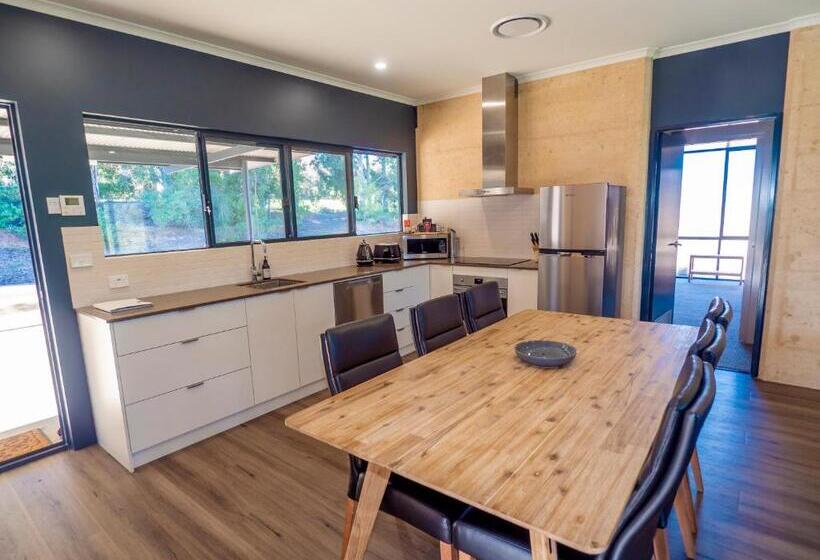 בקתת חדר, Tanah Marah