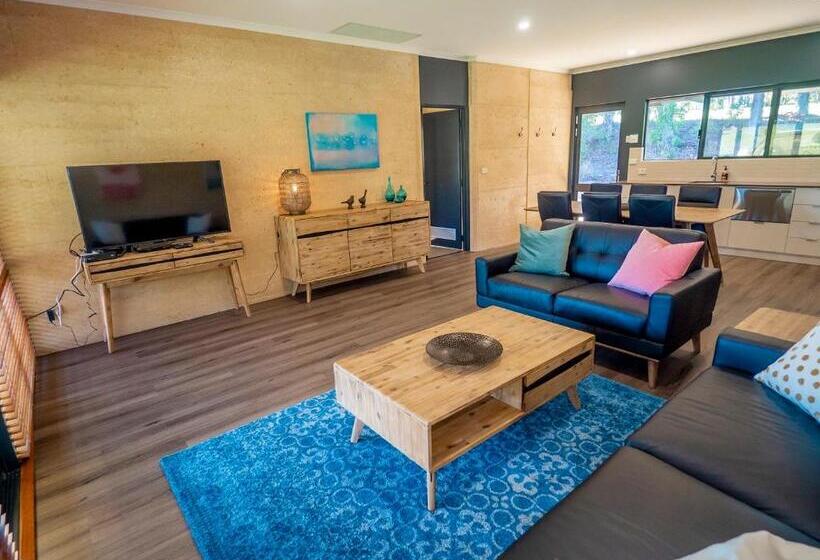 בקתת חדר, Tanah Marah