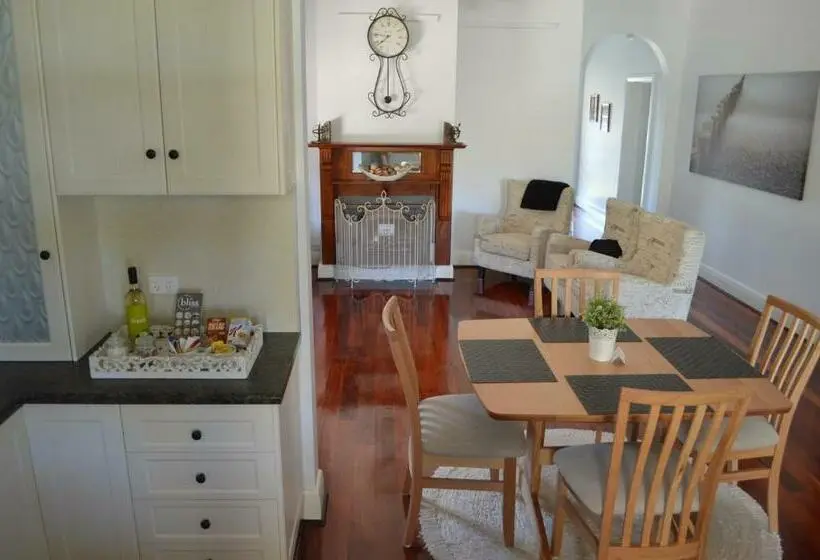 ファミリールーム, Agnes Cottage Bed & Breakfast