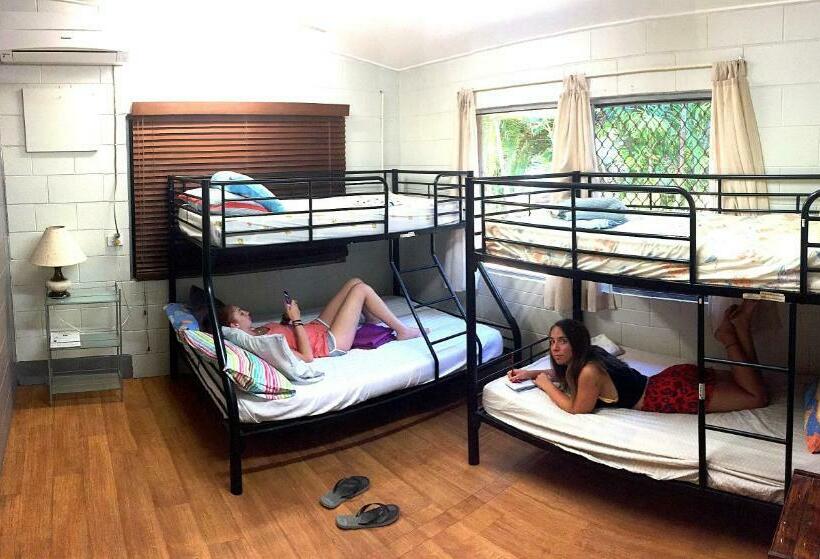 سرير فى غرفة مشتركه, Mission Beach Retreat