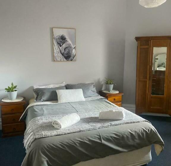 חדר אקונומי, Bank Hotel Dungog