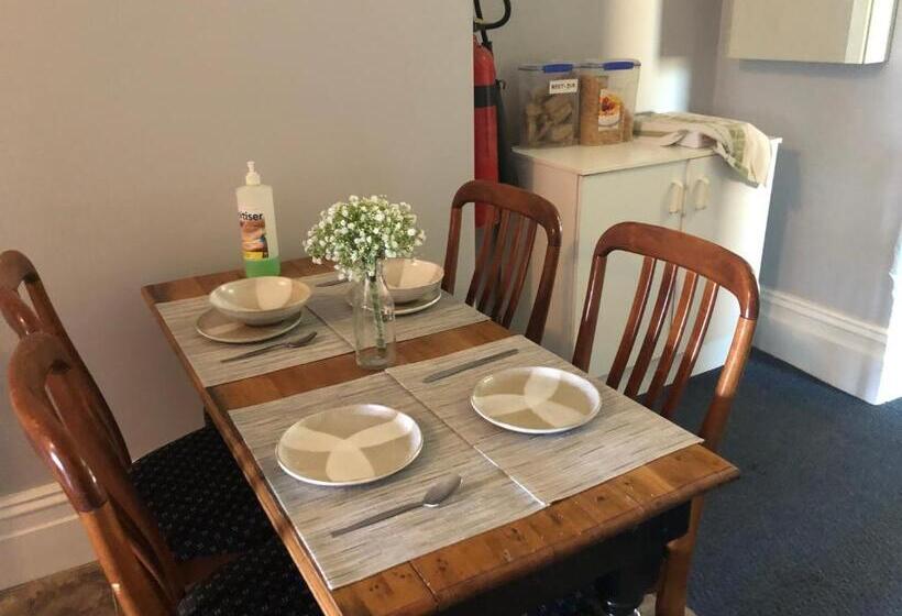 חדר אקונומי, Bank Hotel Dungog