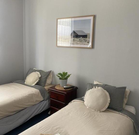 חדר אקונומי, Bank Hotel Dungog