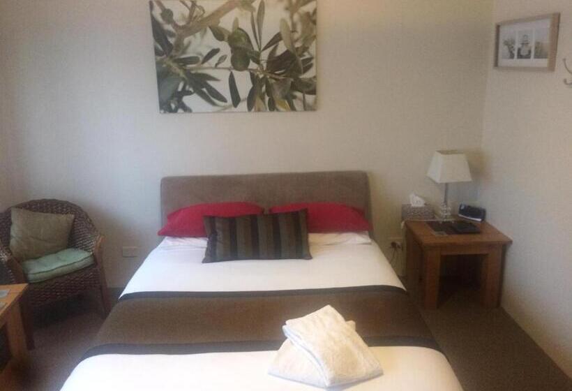חדר דלוקס, Breakwater Short Stay