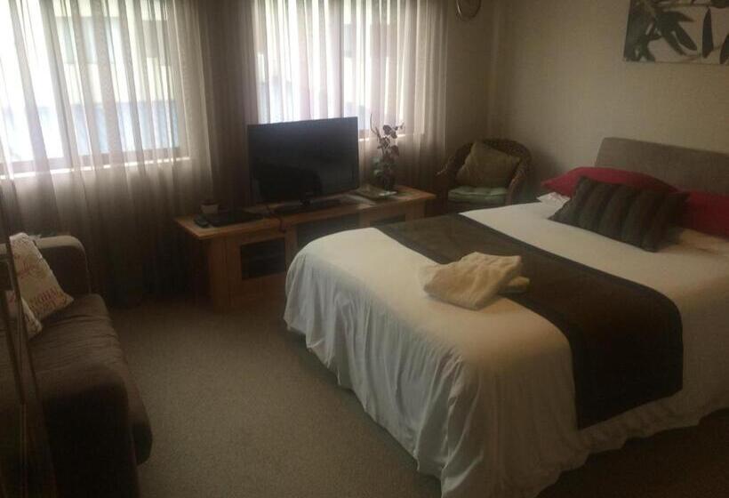 חדר דלוקס, Breakwater Short Stay