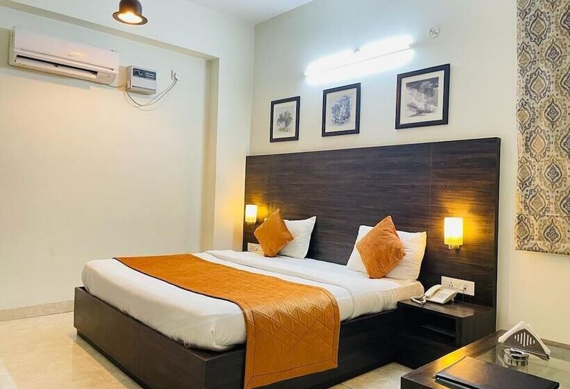 デラックスルーム, Kanishk