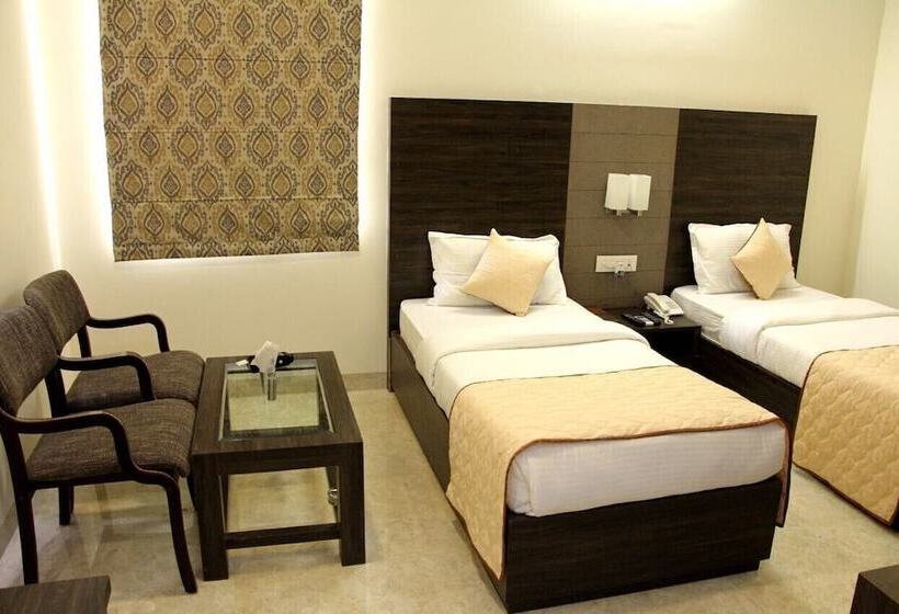 デラックスルーム, Kanishk