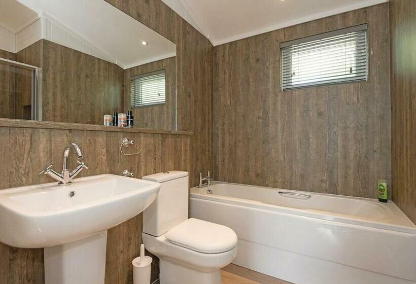 شقة 5 غرف نوم, Norfolk Woods Resort And Spa