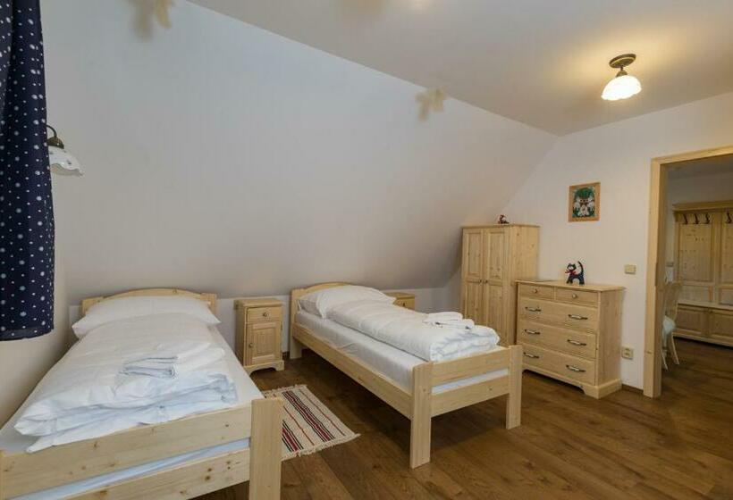 Апартаменты 2 Спальни, Valašské Chalupy Resort