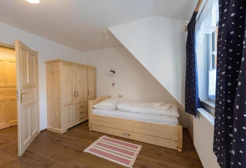 Апартаменты 2 Спальни, Valašské Chalupy Resort