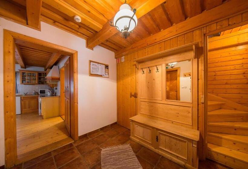 کلبه ییلاقی, Valašské Chalupy Resort