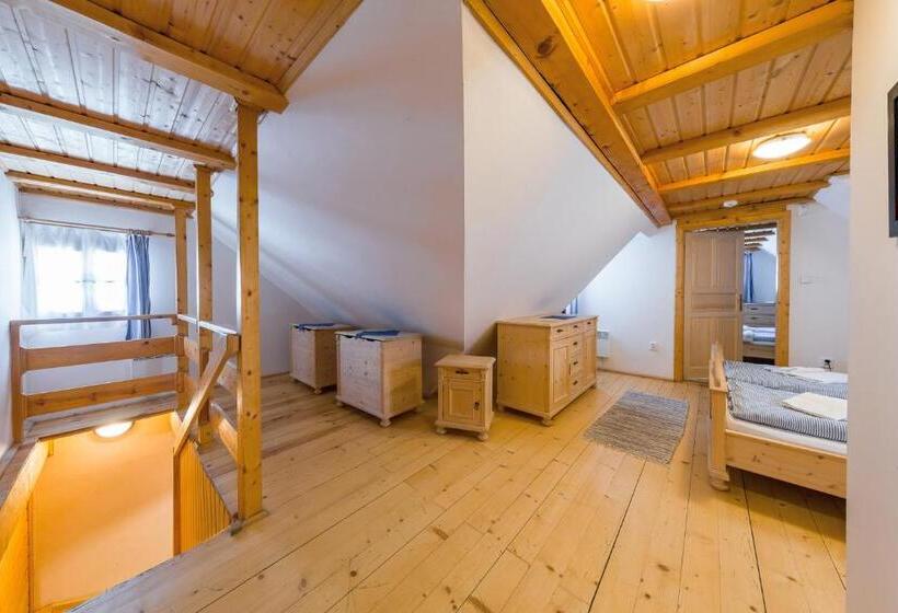 کلبه ییلاقی, Valašské Chalupy Resort