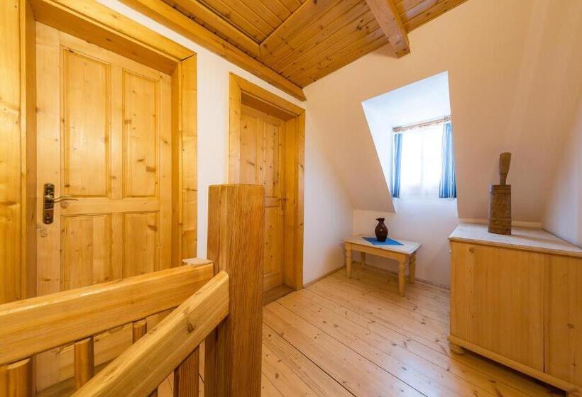 کلبه ییلاقی سوپریور یک خوابه, Valašské Chalupy Resort