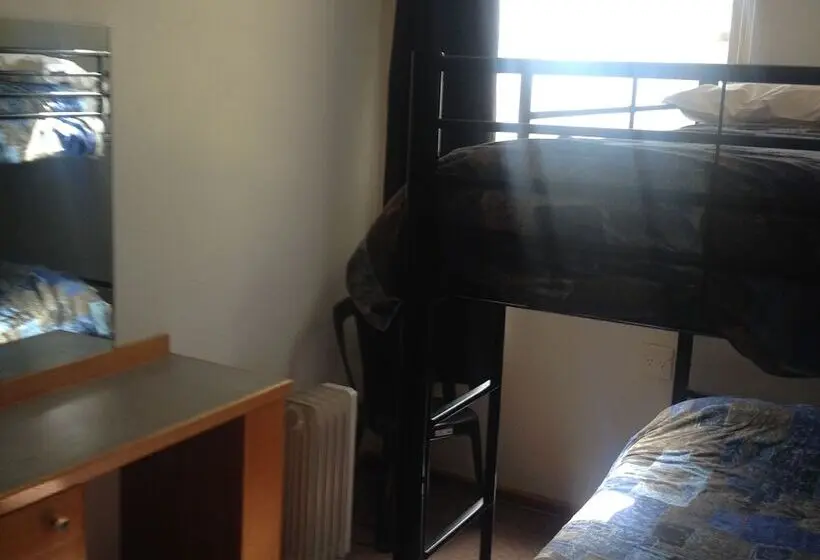 バス共有のスタンダードルーム, Young Budget Accommodation   Hostel