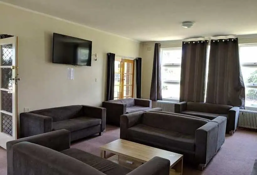 バス共有のスタンダードルーム, Young Budget Accommodation   Hostel