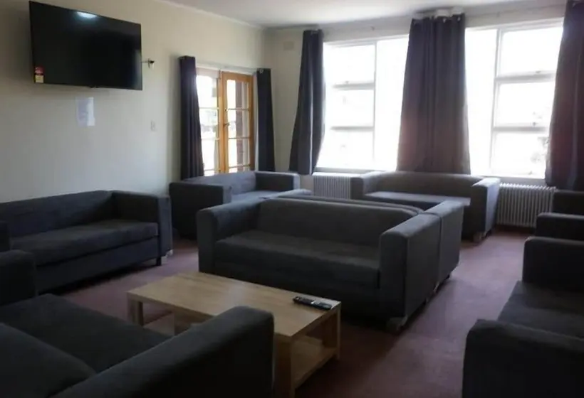 バス共有のスタンダードルーム, Young Budget Accommodation   Hostel