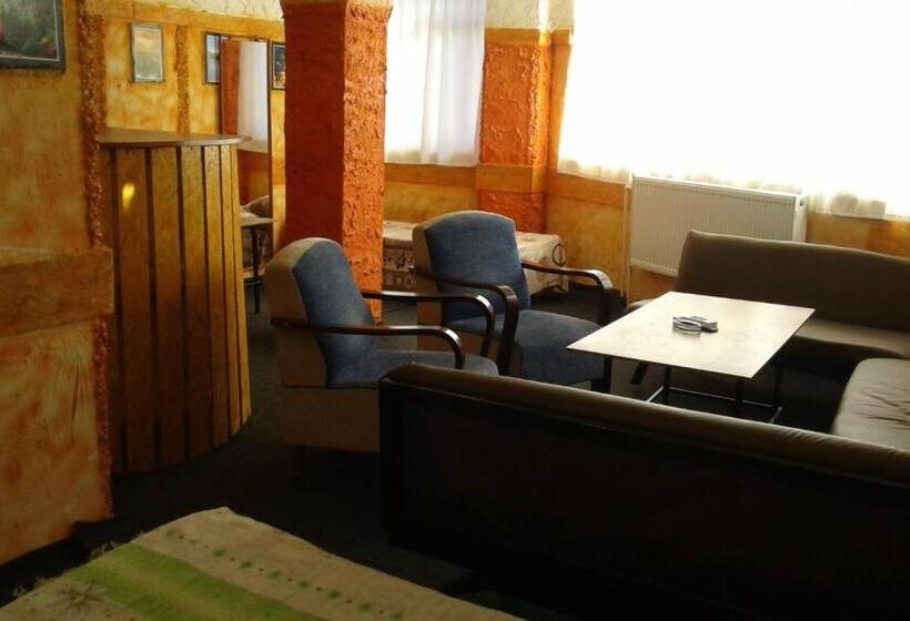 Standard Triple Room, Guesthouse Star Georgia