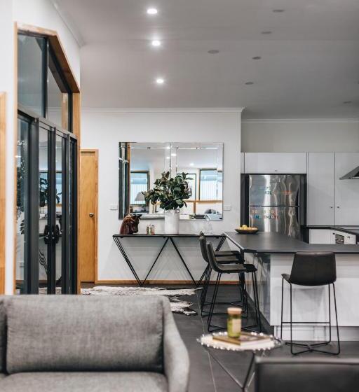 Апартаменты 1 Спальня, Argentille Boutique Accommodation