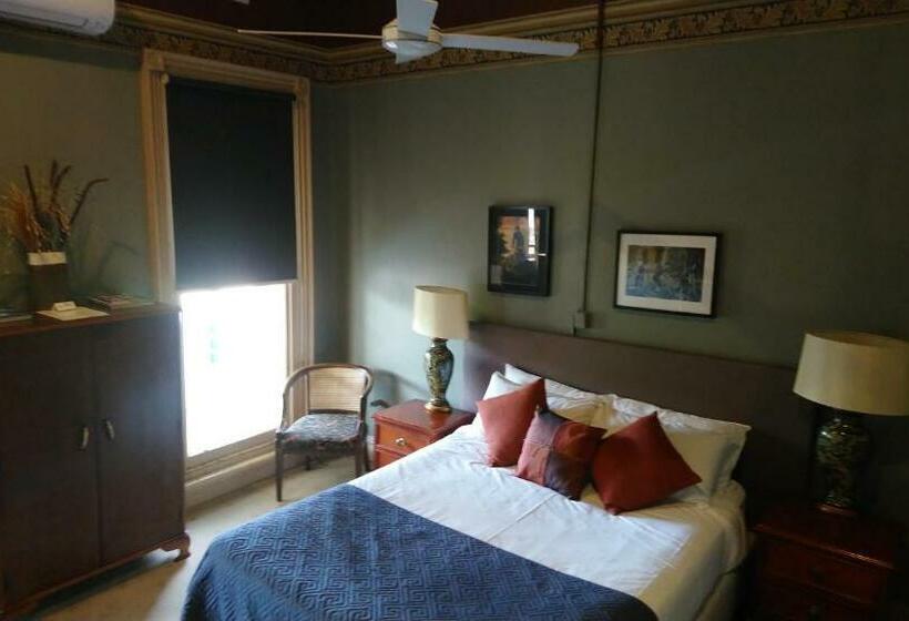 디럭스 룸, Delatite