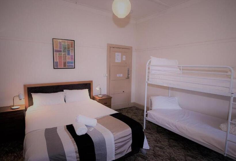 패밀리 룸 공용 욕실, Delatite