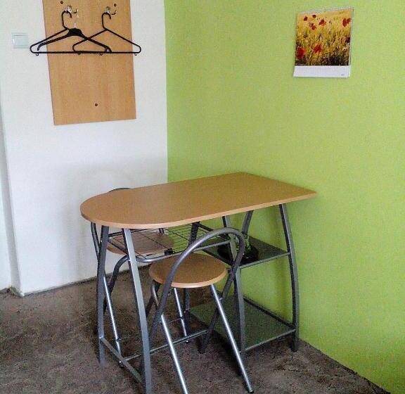 스탠다드 룸, Hubert