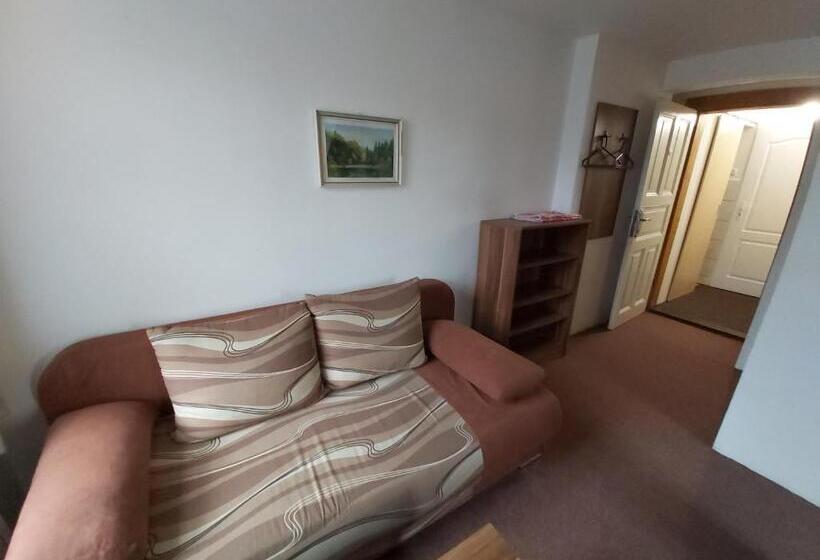 4인용 스탠다드 룸, Hubert