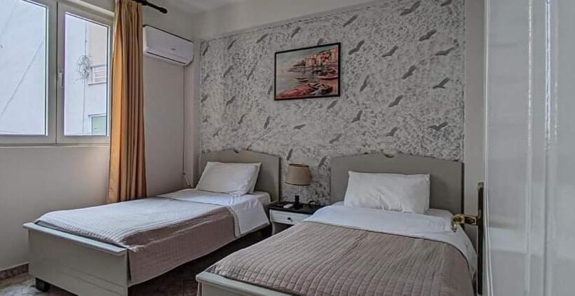 バルコニー付スタンダード4ベッドルーム, Klironomi