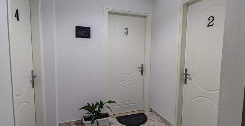 バルコニー付スタンダード4ベッドルーム, Klironomi