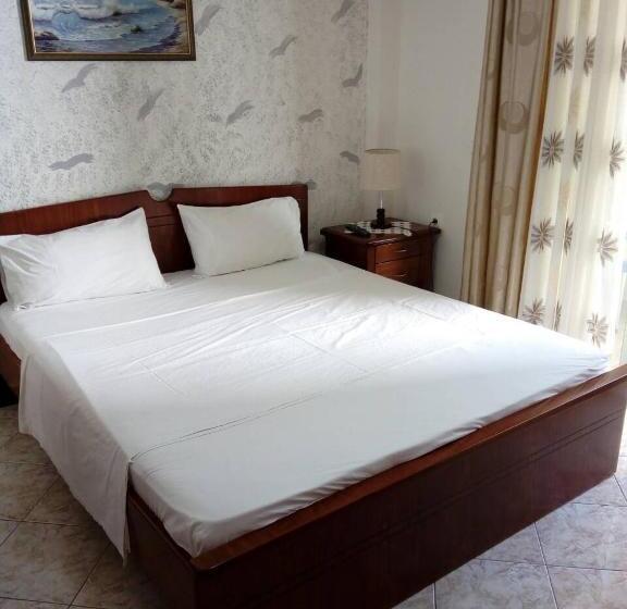 バルコニー付スタンダード4ベッドルーム, Klironomi