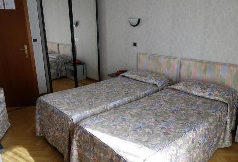 חדר סטנדרט, Pian Nava