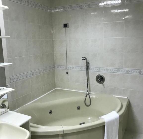 חדר סטנדרט לשלושה, Pian Nava