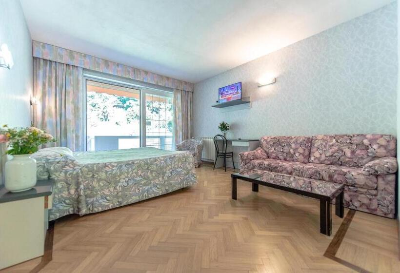 חדר סטנדרט לשלושה, Pian Nava