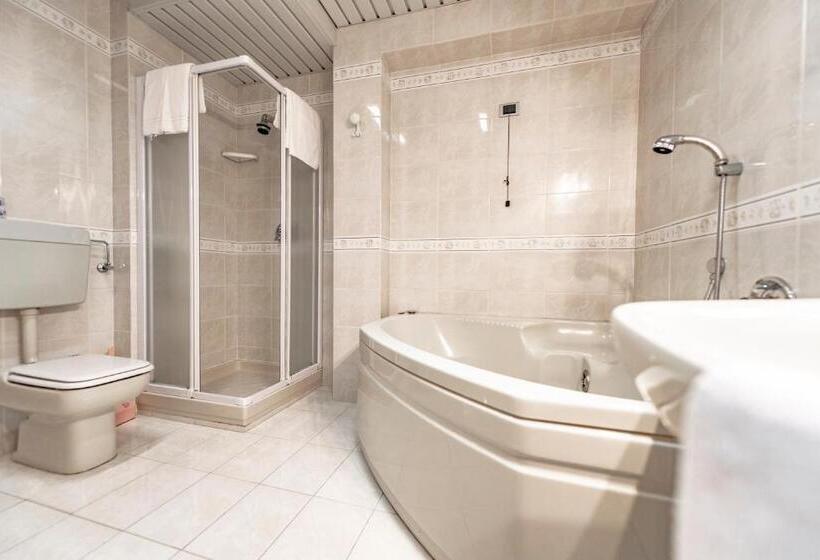 חדר סופריור, Pian Nava