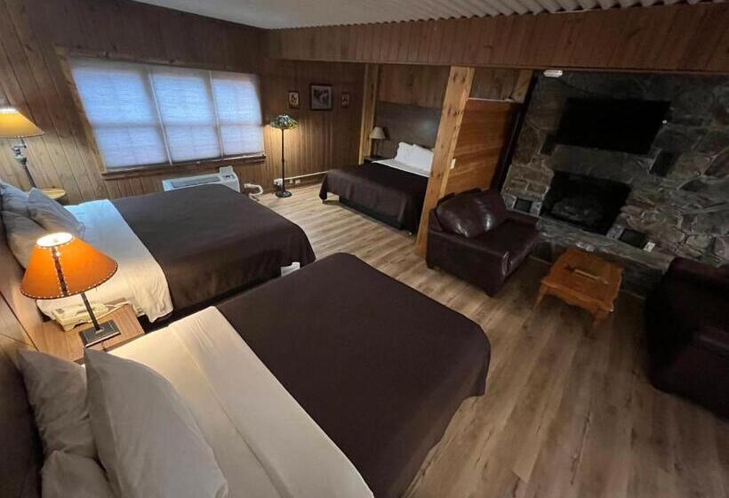スーペリアトリプルルーム, Smoky Falls Lodge