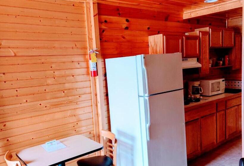 デラックススタジオ, Smoky Falls Lodge