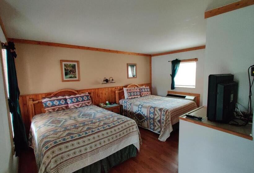 クイーンベッドのデラックスルーム, Smoky Falls Lodge