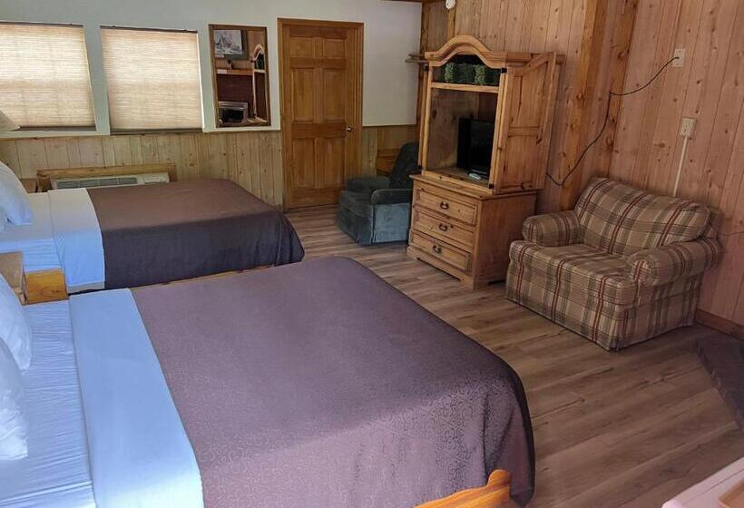 クイーンベッドのデラックスルーム, Smoky Falls Lodge